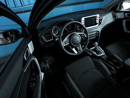 Kia Ceed SW  Black Prestige 1.6 AT 128 л.c. авт. бензин